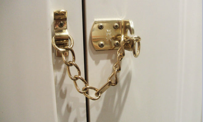 To take the safety chain off.jpg